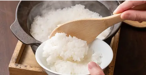 南部鉄器の炊き立てご飯