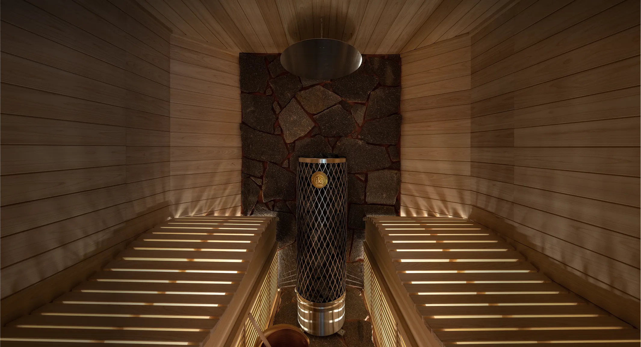 ソ木製の設えのサウナ